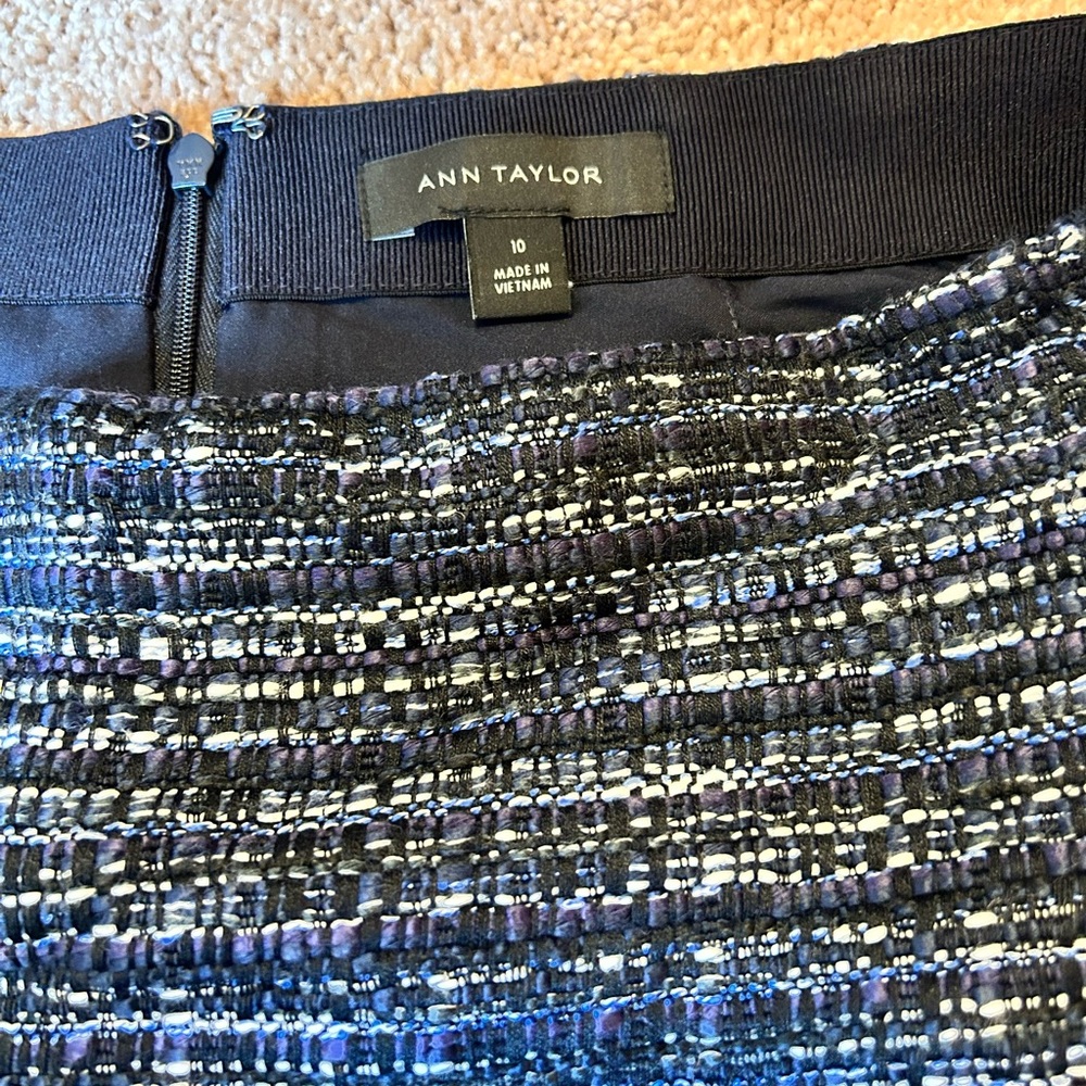 Beautiful Ann Taylor woven Skirt